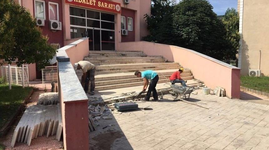 K&ouml;rfez Adliyesi&rsquo;nin Merdivenleri Yenileniyor