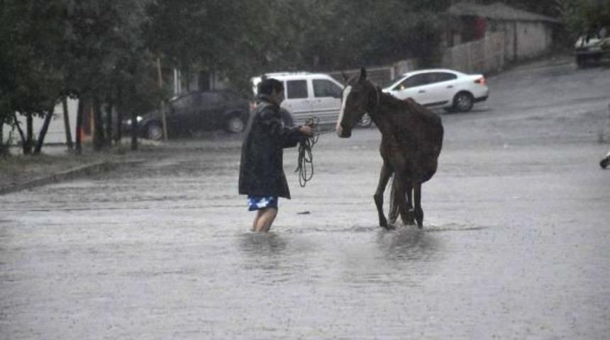 Trakya'da Sağanak Yağış Etkili Oldu
