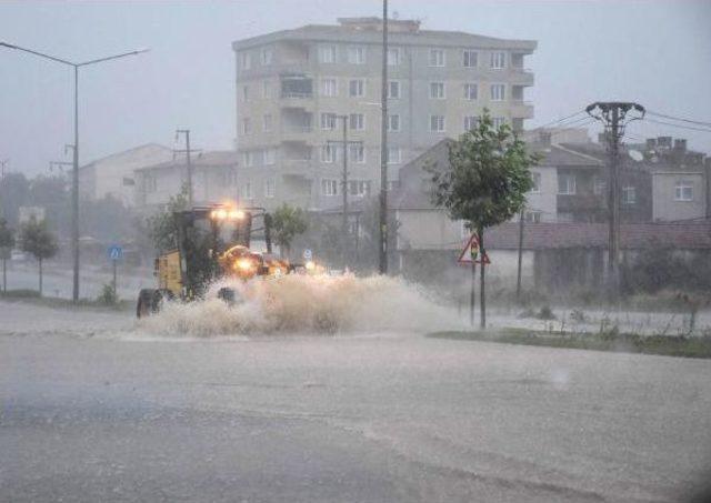 Trakya'da Sağanak Yağış Etkili Oldu