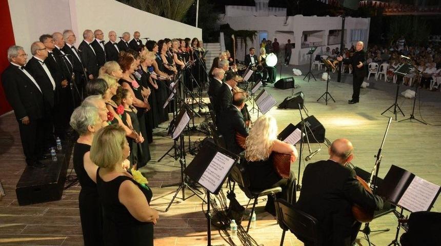 Kuşadası&rsquo;nda Tsm Korosu&rsquo;ndan &rsquo;avni Anıl&rsquo; Konseri