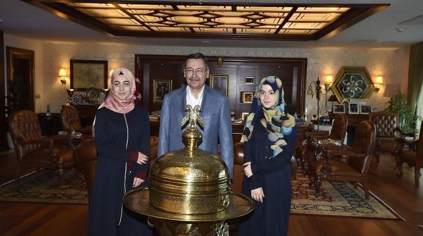 Başkan G&ouml;k&ccedil;ek, Şampiyon &Ouml;ğrencileri Kabul Etti