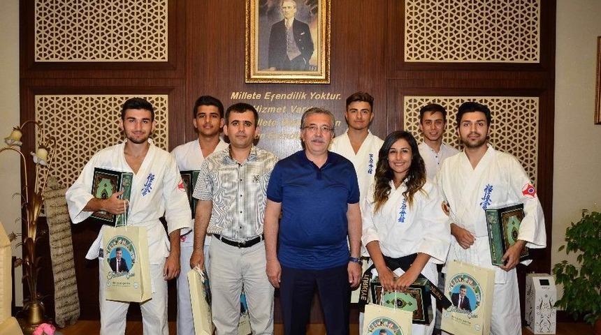 Milli Sporculardan Başkan &Ccedil;etin&rsquo;e Teşekk&uuml;r Ziyareti