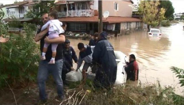 Silivri'de Mahsur Kalanlar Botla Kurtarıldı