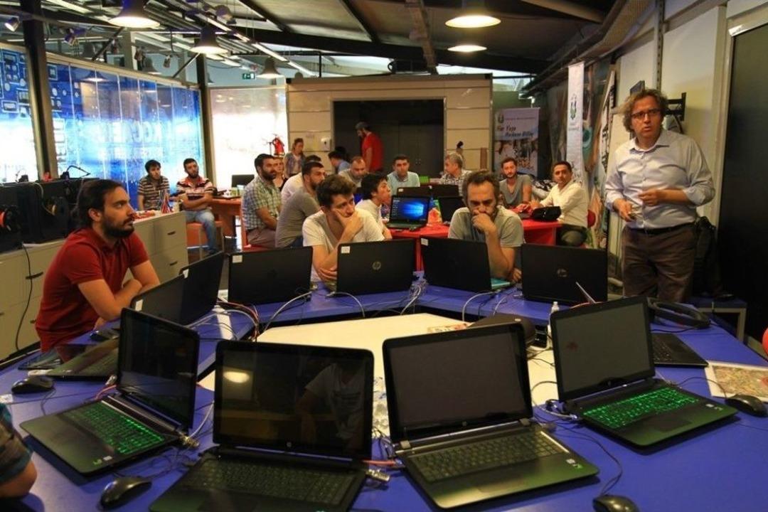 Sanal Ger&ccedil;eklik Yarışması&rsquo;nda Uygulamalı Eğitimler Başladı