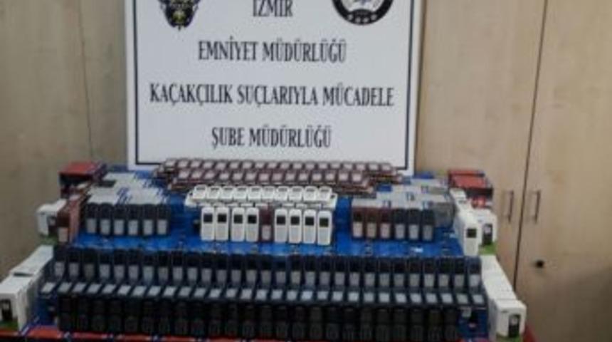 İzmir&rsquo;de G&uuml;mr&uuml;k Ka&ccedil;ağı Telefon Operasyonu