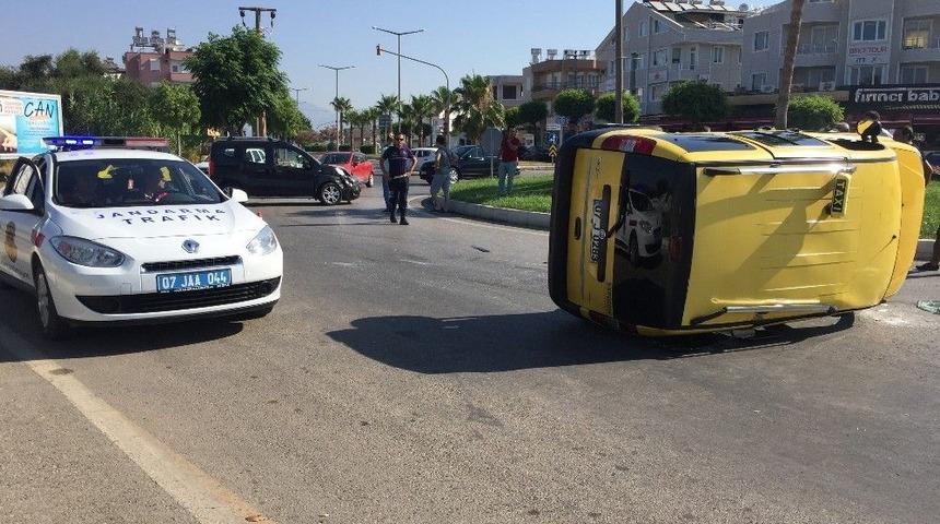 Manavgat&rsquo;ta Trafik Kazası: 9 Yaralı
