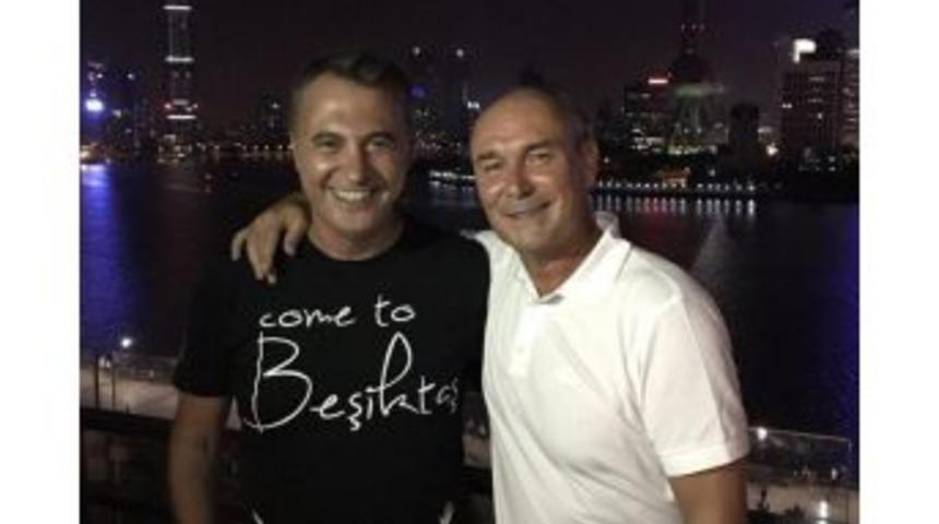 Fikret Orman, &rsquo;come To Beşiktaş&rsquo; Tiş&ouml;rt&uuml;n&uuml; Giydi