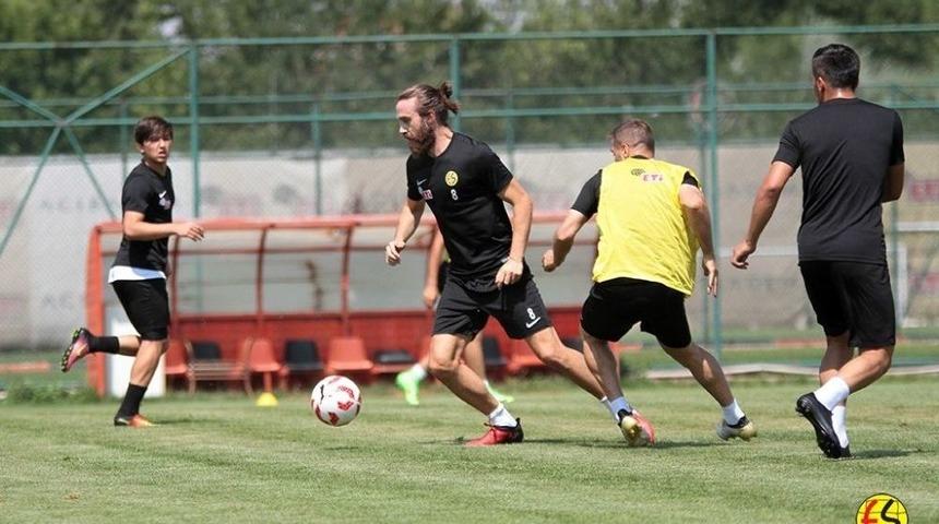 Eskişehirspor, Antrenmanlarını S&uuml;rd&uuml;r&uuml;yor