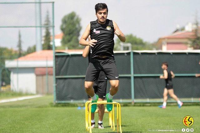 Eskişehirspor, Antrenmanlarını S&uuml;rd&uuml;r&uuml;yor 2