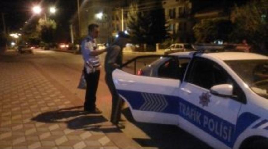 Evini Bulamayan Yaşlı Adama Jandarma Ve Polis Yardımcı Oldu