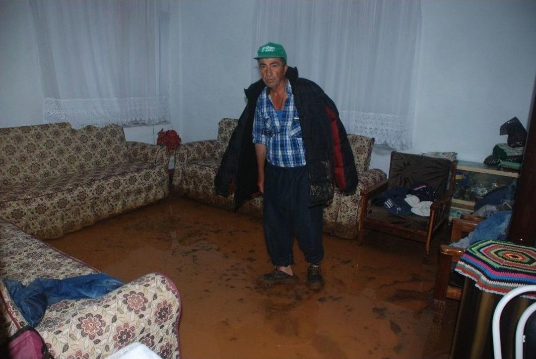 Bayrami&ccedil;&rsquo;i Sel Vurdu