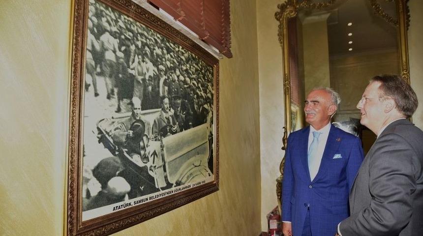 Danimarka B&uuml;y&uuml;kel&ccedil;isi&rsquo;nden O Fotoğrafa B&uuml;y&uuml;k İlgi