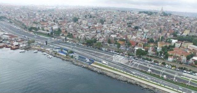 Yağmur Nedeniyle Kilometrelerce Ara&ccedil; Kuyrukları Oluştu 2