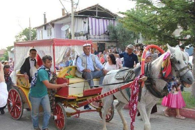 Hakim Çift, Köy Düğünüyle Evlendi