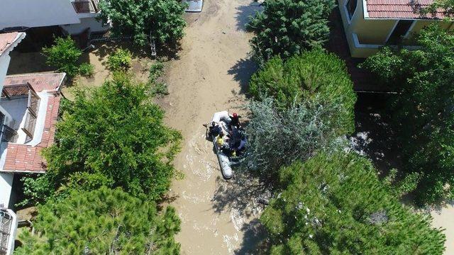 Silivri’de Mahsur Kalanlar Botlarla Kurtarılması Havadan Görüntülendi