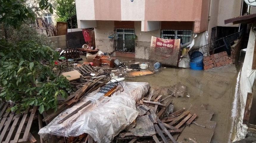 Ataşehir’de Bir Dairenin Zemin Katını Su Bastı