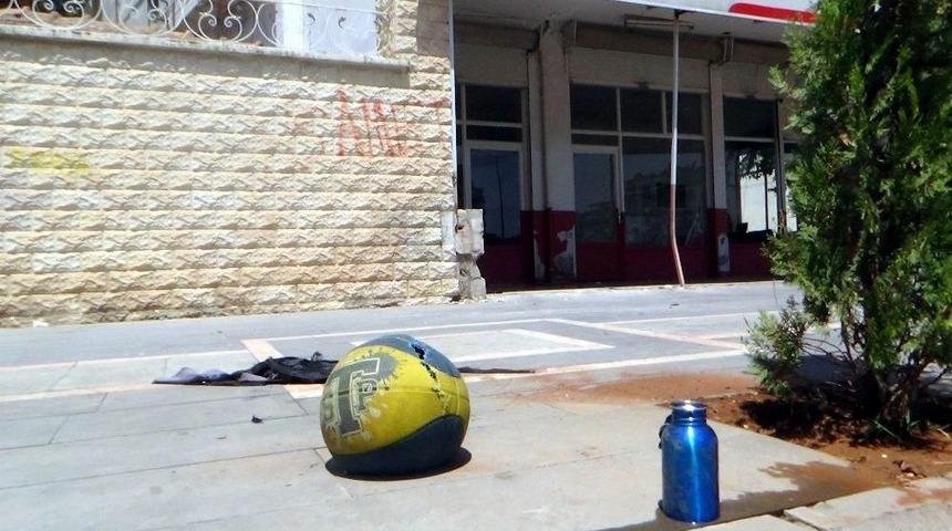 Kaldırımda Unutulan Sırt &Ccedil;antasından Parf&uuml;m Ve Basketbol Topu &Ccedil;ıktı