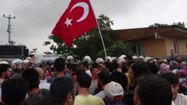 Gebze'de, Toma'lı, Biber Gazlı Yıkım