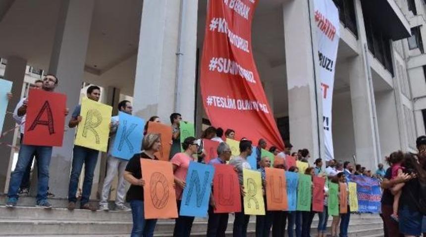 İzmir'de Khk Ihra&ccedil;larına Tepki