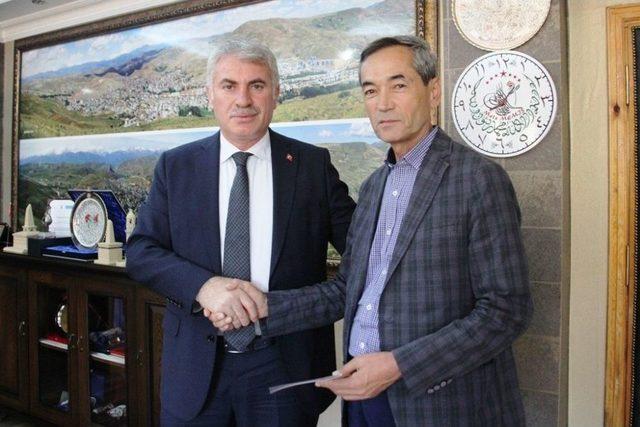 Kazak Validen Başkan Memiş’e Ziyaret 1