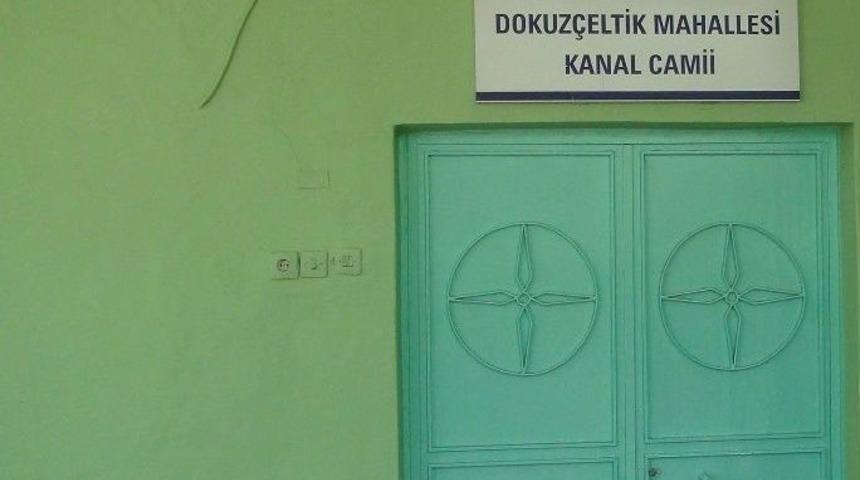 Cami İmamı 20 Yerinden Bı&ccedil;aklandı