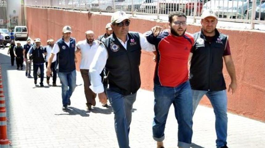 Chp Konvoyunu Hedef Aldığı Iddia Edilen 15 Deaş'lı Adliyede (2)