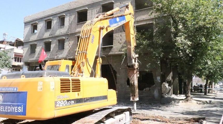 Şahinbey&rsquo;de Yol Genişletme &Ccedil;alışmaları İ&ccedil;in Boşaltılan Binalar B&ouml;yle Yıkıldı