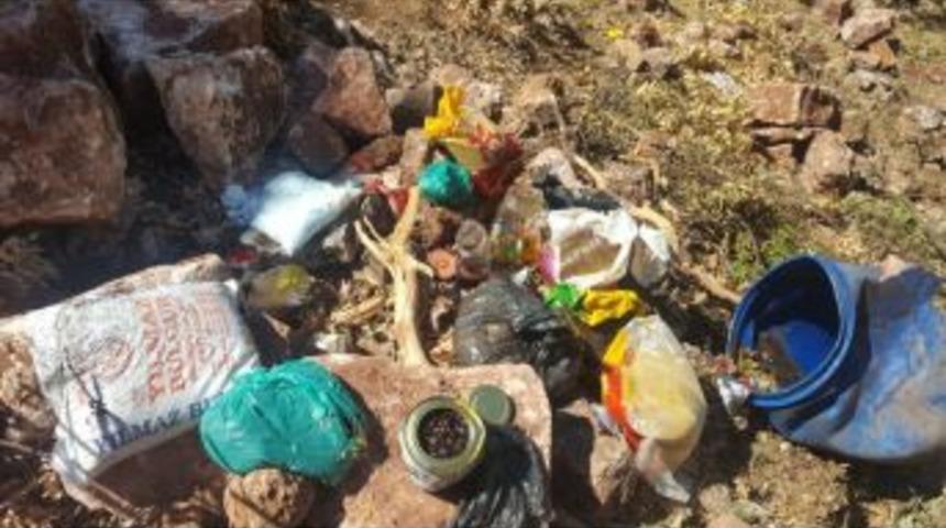 Ter&ouml;ristlere Ait Toprağa G&ouml;m&uuml;l&uuml; Gıda Maddesi Ele Ge&ccedil;irildi