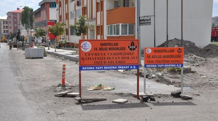 Karayolları B&ouml;lge M&uuml;d&uuml;rl&uuml;ğ&uuml; Şehir İ&ccedil;i Yol Ve Kaldırımları Yapıyor
