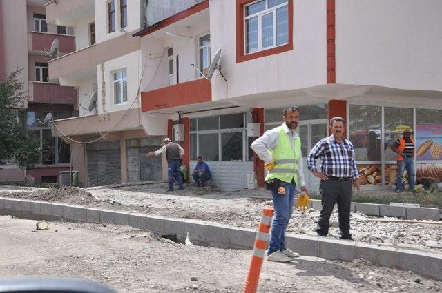 Karayolları Bölge Müdürlüğü Şehir İçi Yol Ve Kaldırımları Yapıyor