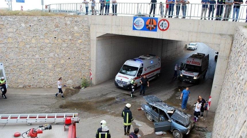 Otomobil K&ouml;pr&uuml;den U&ccedil;tu: 1 &Ouml;l&uuml;, 1 Yaralı