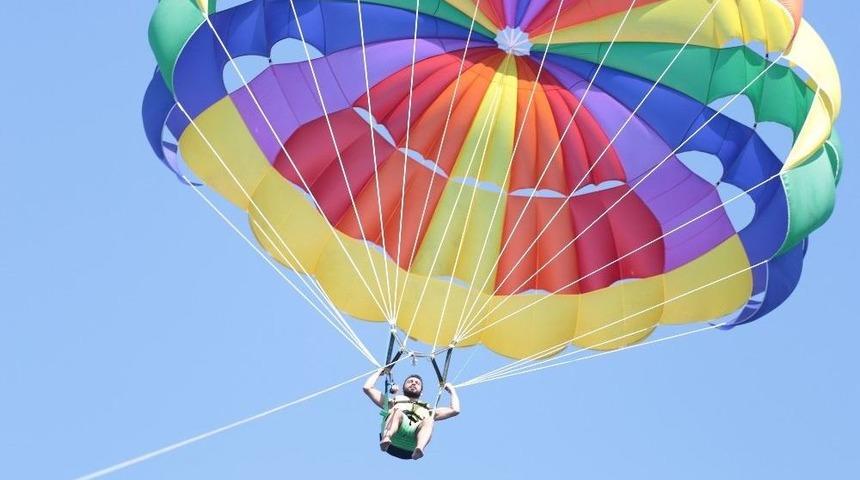 Emre Kaya&rsquo;nın Jet Ski Ve Paraş&uuml;t Keyfi