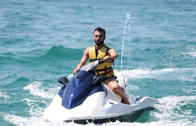 Emre Kaya’nın Jet Ski Ve Paraşüt Keyfi