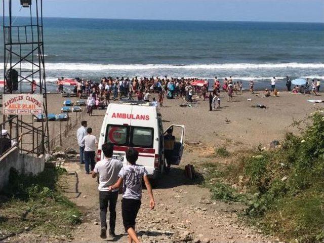 Boğulma Tehlikesi Geçiren Çocuk Için Canını Tehlikeye Attı