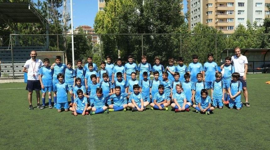 Futbol Yaz Okullarında &Ccedil;alışmalar Devam Ediyor
