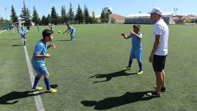 Futbol Yaz Okullarında Çalışmalar Devam Ediyor