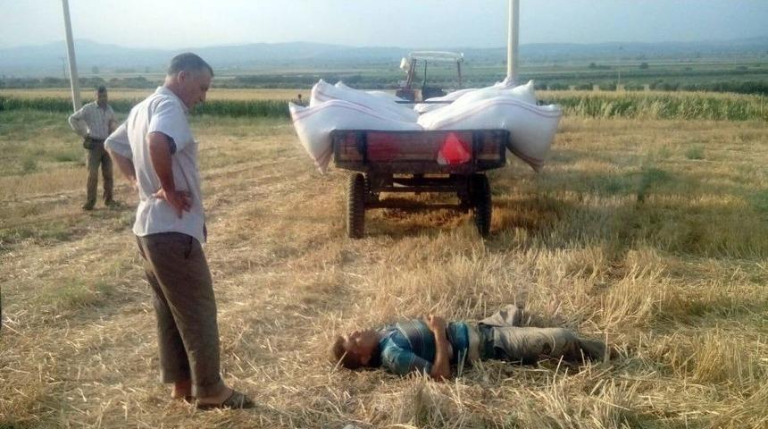 Freni Boşalan Trakt&ouml;r&uuml;n Altında Kaldı