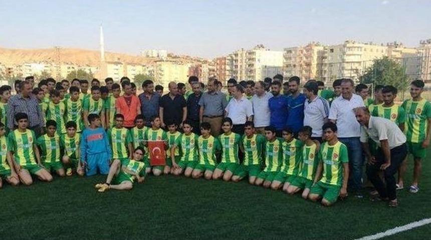 Eyy&uuml;biye&rsquo;den Futbol Se&ccedil;melerine Katılan Gen&ccedil;lere Şort Ve Forma