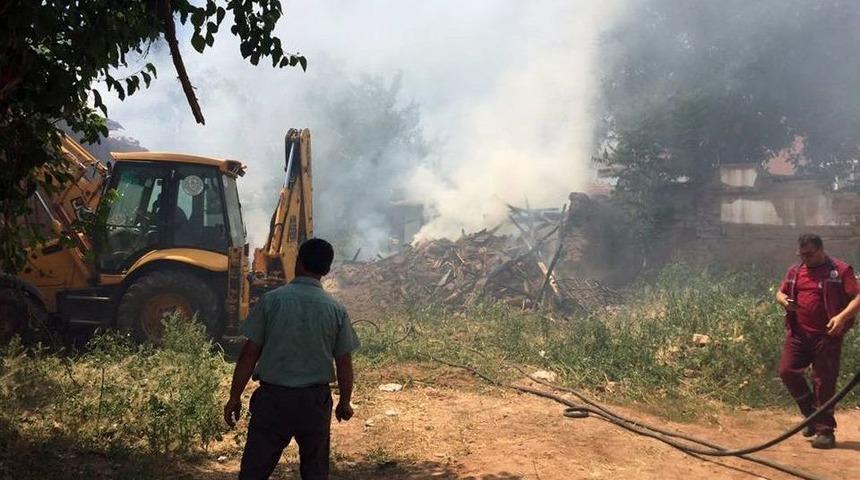 Kırıkkale&rsquo;de &Ccedil;ıkan Yangında 4 Ev Zarar G&ouml;rd&uuml;