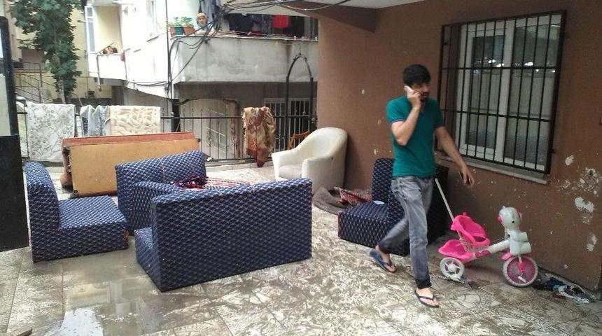 Zihinsel Engelli Oğluyla Yaşadığı Evi Su Bastı