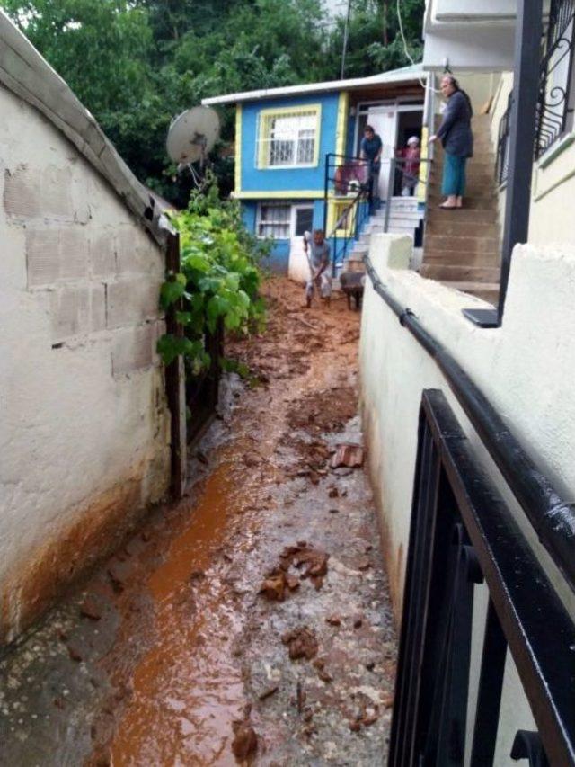 Beykoz Belediyesi Ekipleri Yağmura Karşı Sahada