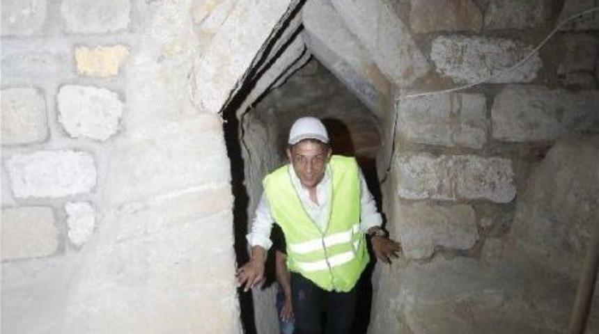 Mustafa Yıldızdoğan, D&uuml;nyanın En B&uuml;y&uuml;k Yeraltı Şehrini Gezdi