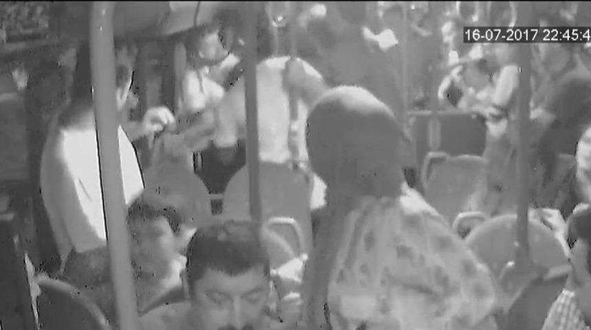 Halk Otob&uuml;s&uuml;nde Yumruklar, Tekmeler Havada U&ccedil;uştu