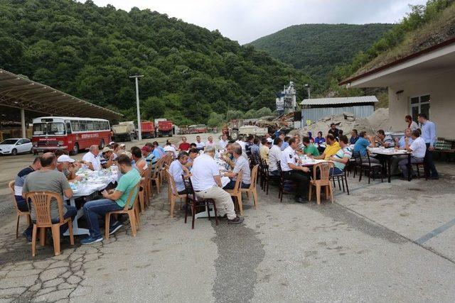 Emekli Olan Personele Veda Yemeği Düzenledi