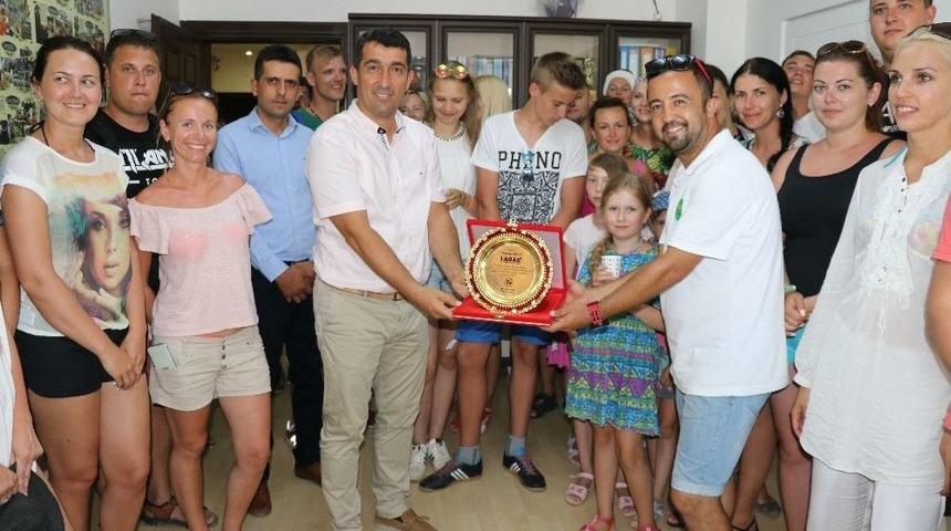 Gazipaşa Turist Getiren Şirkete Plaket