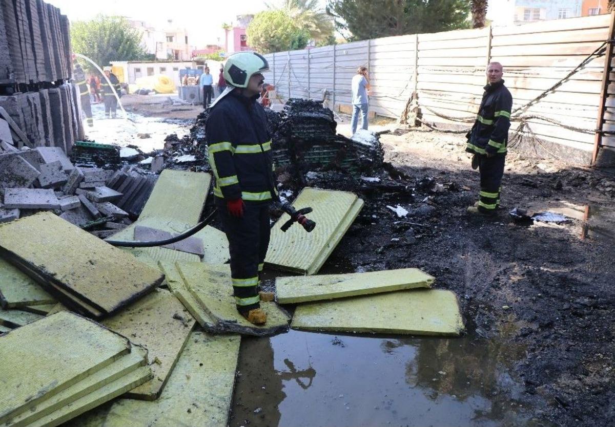 İnşaatta Straforlar Tutuştu, G&ouml;ky&uuml;z&uuml;n&uuml; Dumanlar Kapladı