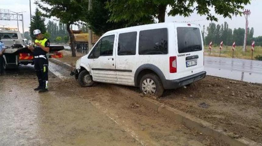 Polis Ekip Otomobili Kaza Yaptı: 2 Polis Yaralı