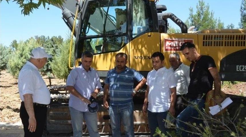 Adıyaman &Uuml;niversitesinde Yol Genişletme &Ccedil;alışması