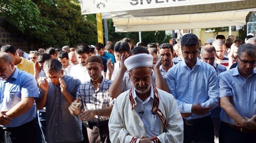 Şehit &Ouml;ğretmen Necmettin Yılmaz İ&ccedil;in Gıyabi Cenaze Namazı Kılındı