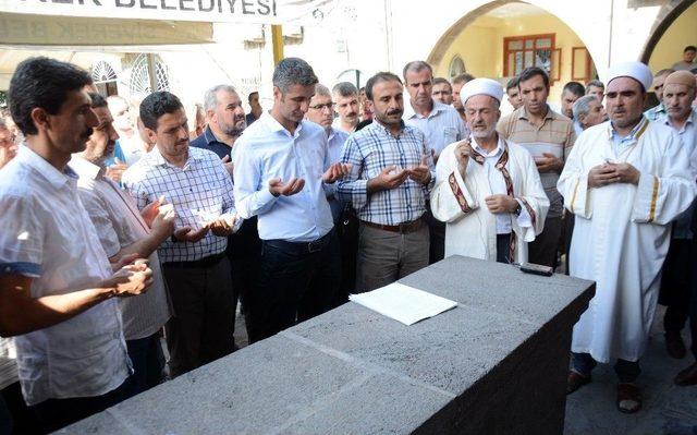 Şehit Öğretmen Necmettin Yılmaz İçin Gıyabi Cenaze Namazı Kılındı